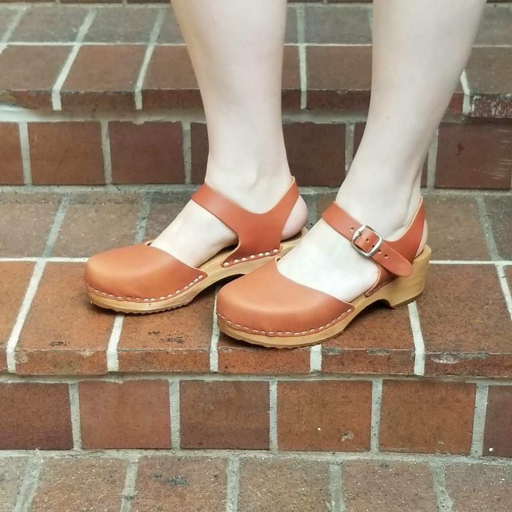 Stylish Women's Tan Leather Clogs